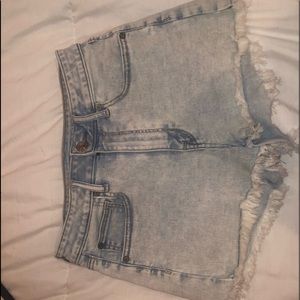 American eagles light washed jean shorts